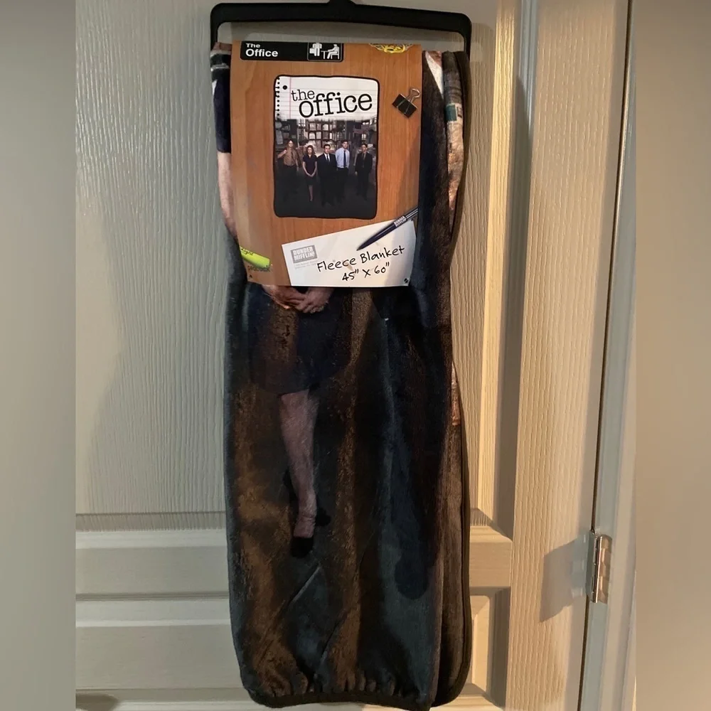 The Office Dunder Mifflin Cast Fleece Throw Blanket 45x60 Inches New.